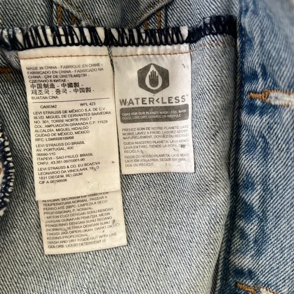 Levi’s Premium Trucker Denim Jacket – Light Wash, Water<Less, Size M - Picture 3 of 10